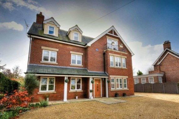 Whitbarrow Road  Lymm, WA13 9A...